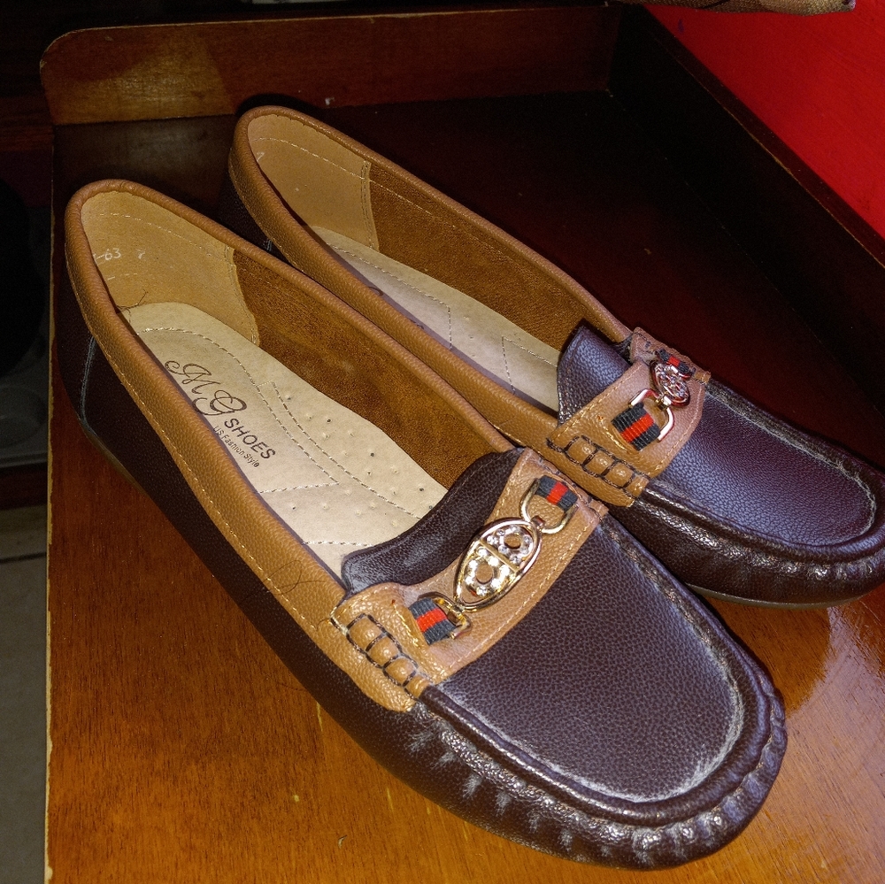 Size 7 Women's flats